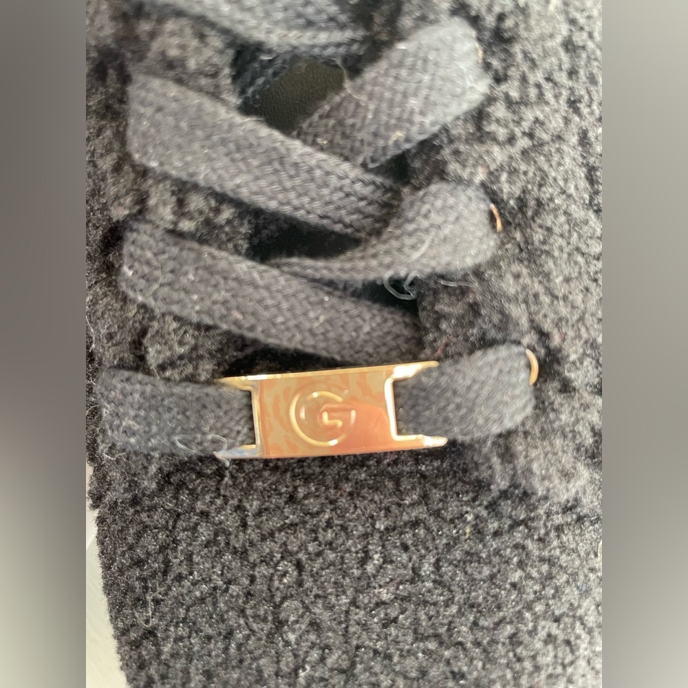 GBG LOS ANGELES GUESS FAUX SHEARLING LACE UP SNEAKERS, BLACK, EUC, SZ 8 - Picture 4 of 15